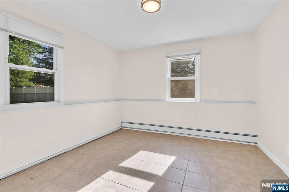 33 Oak Avenue Pequannock Township, NJ 07440