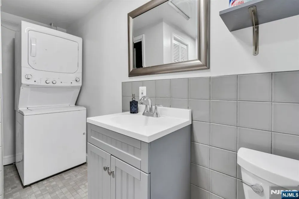 33 Oak Avenue Pequannock Township, NJ 07440