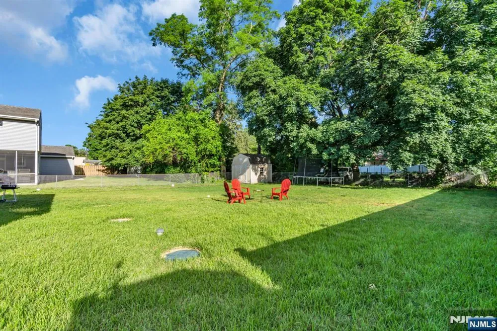 33 Oak Avenue Pequannock Township, NJ 07440