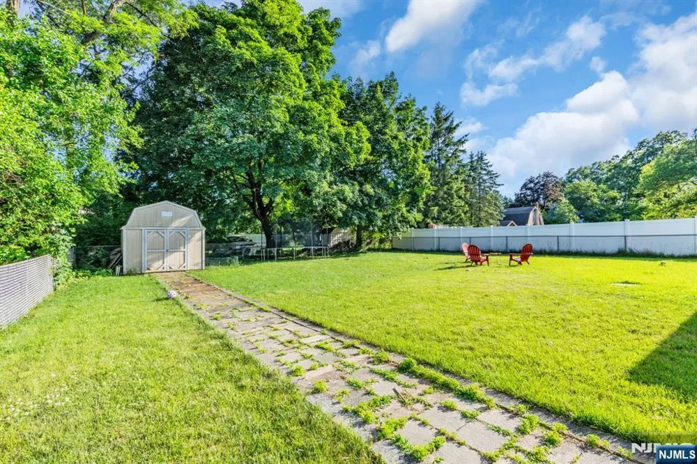 33 Oak Avenue Pequannock Township, NJ 07440