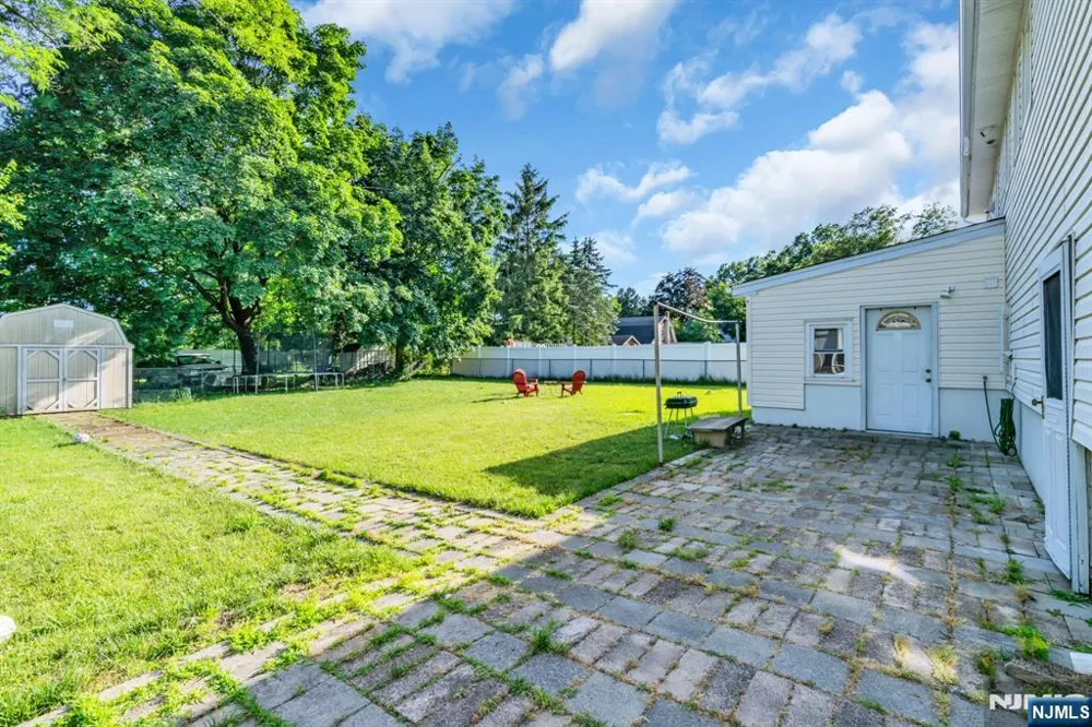 33 Oak Avenue Pequannock Township, NJ 07440