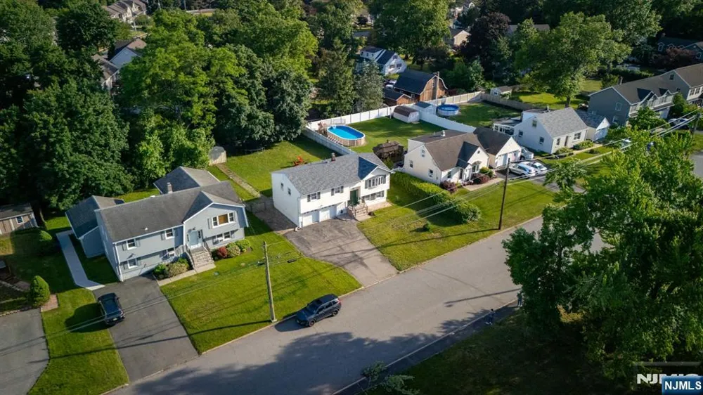 33 Oak Avenue Pequannock Township, NJ 07440