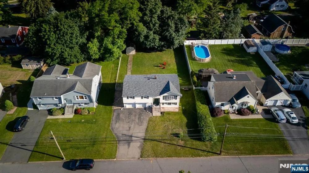 33 Oak Avenue Pequannock Township, NJ 07440
