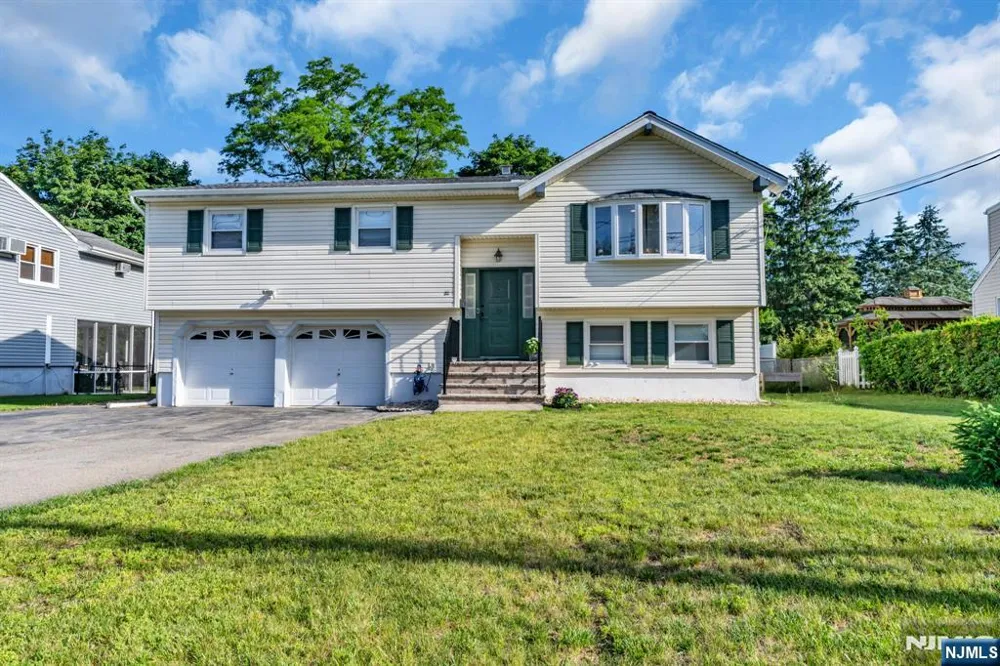 33 Oak Avenue Pequannock Township, NJ 07440