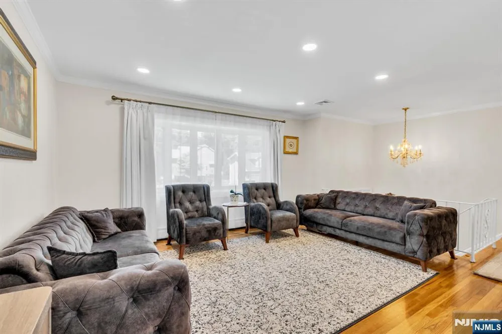 33 Oak Avenue Pequannock Township, NJ 07440