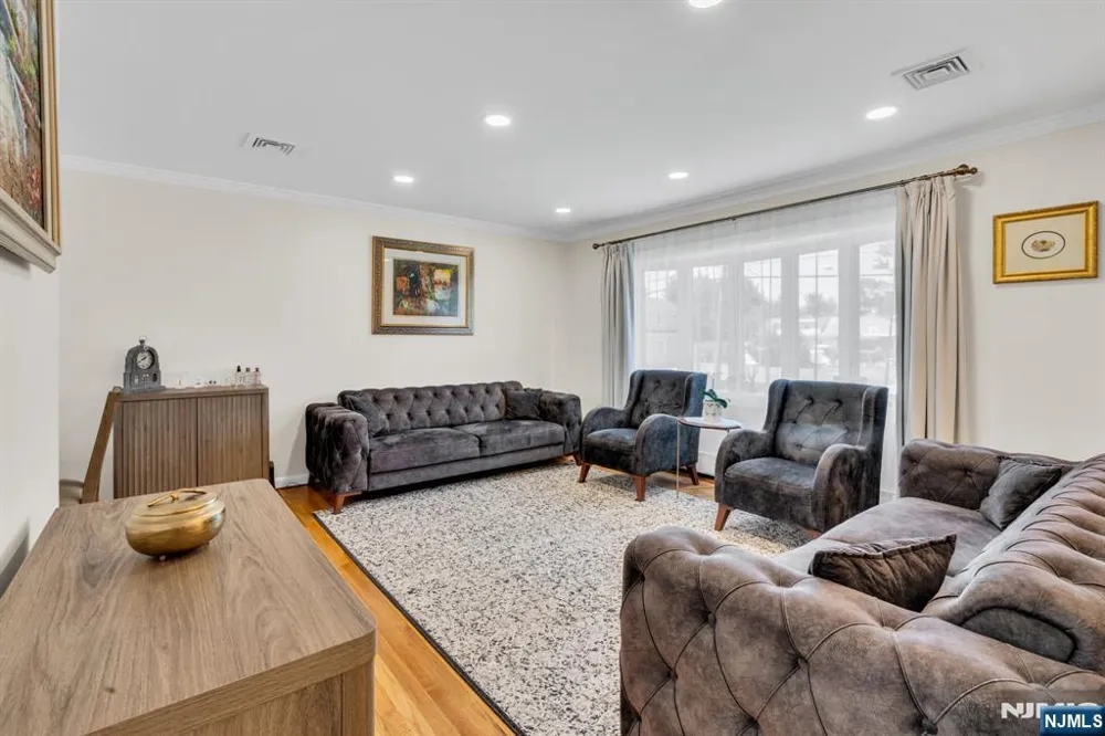 33 Oak Avenue Pequannock Township, NJ 07440