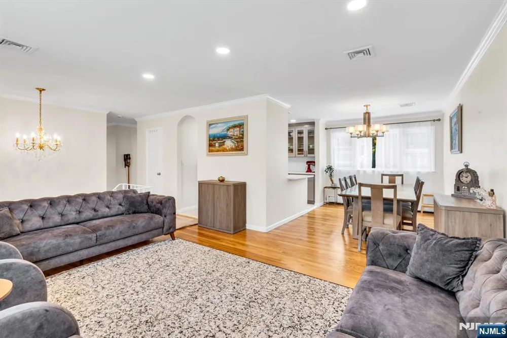 33 Oak Avenue Pequannock Township, NJ 07440