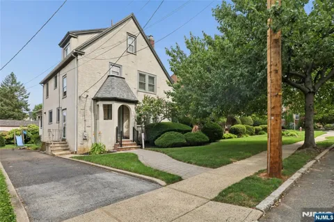 936 Red Road