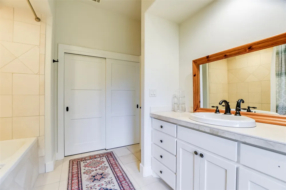 202 Hidden Hills Cove Spicewood, TX 78669