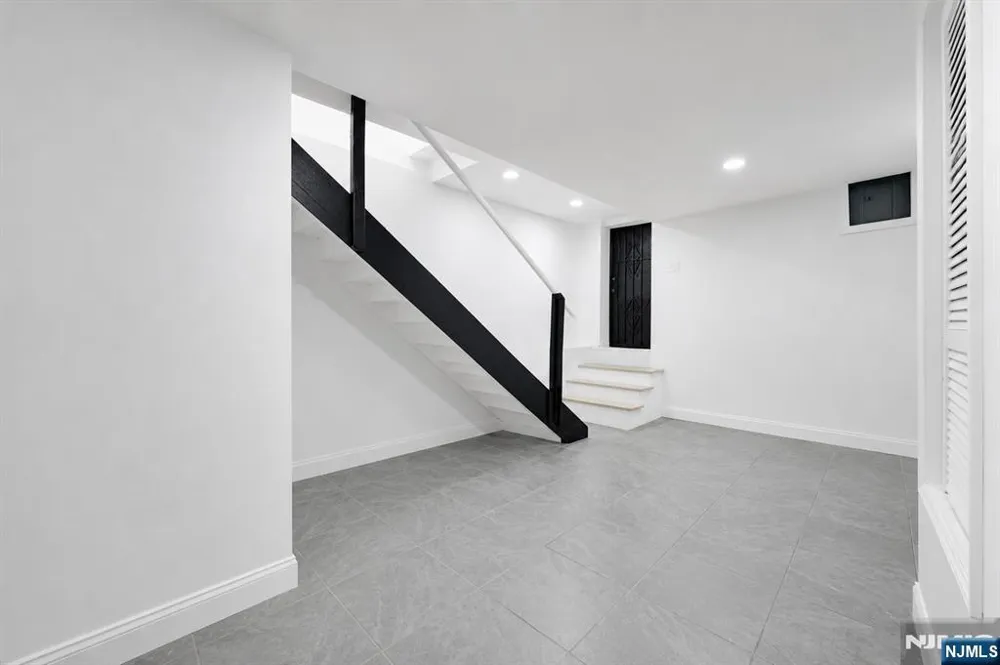 58-60 Ingraham Place Newark, NJ 07108