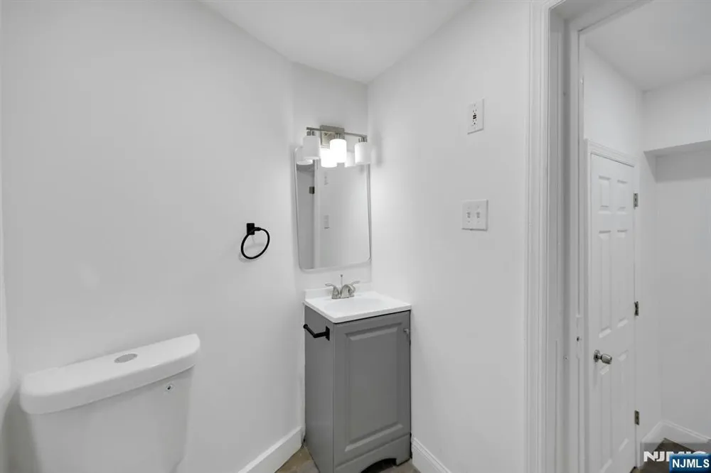 58-60 Ingraham Place Newark, NJ 07108