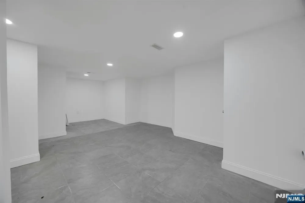 58-60 Ingraham Place Newark, NJ 07108