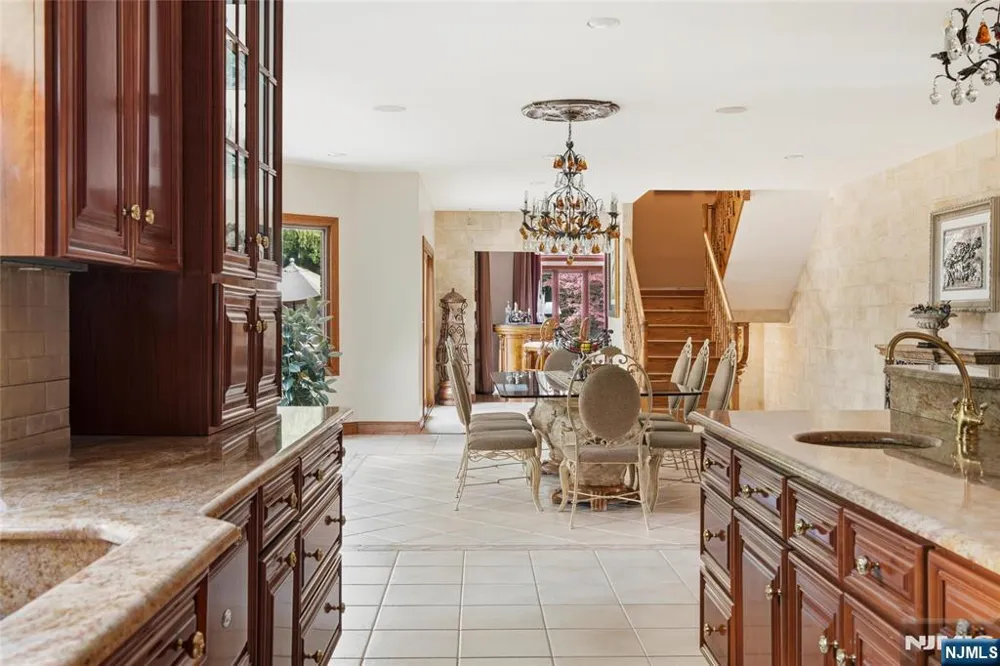 1 Wimbledon Court Cedar Grove, NJ 07009
