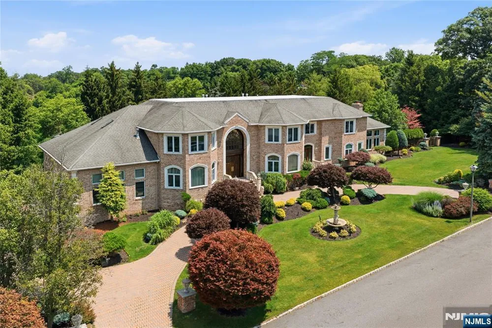 1 Wimbledon Court Cedar Grove, NJ 07009