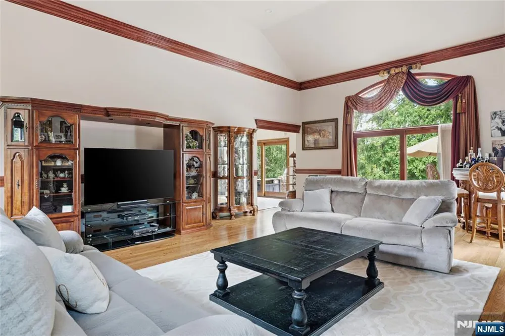 1 Wimbledon Court Cedar Grove, NJ 07009