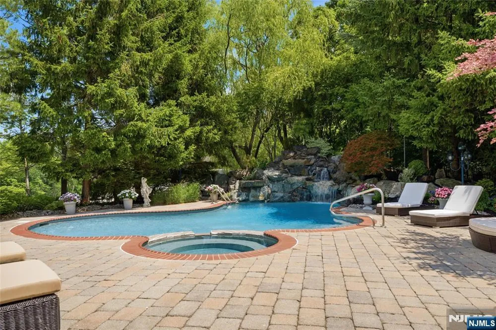 1 Wimbledon Court Cedar Grove, NJ 07009