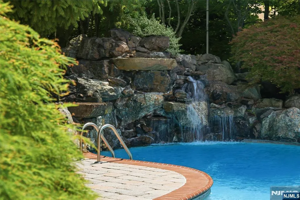 1 Wimbledon Court Cedar Grove, NJ 07009