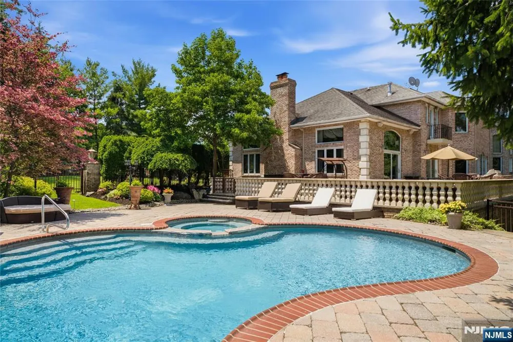 1 Wimbledon Court Cedar Grove, NJ 07009