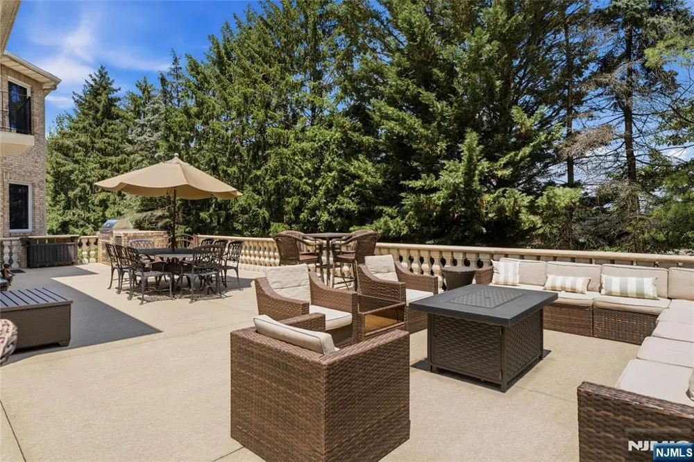 1 Wimbledon Court Cedar Grove, NJ 07009