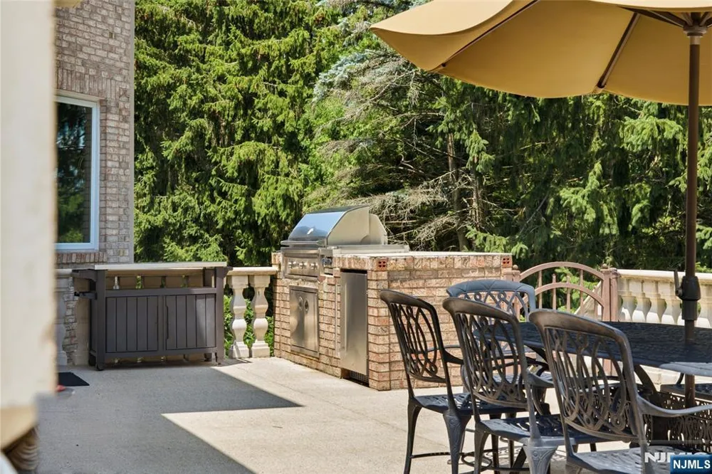 1 Wimbledon Court Cedar Grove, NJ 07009