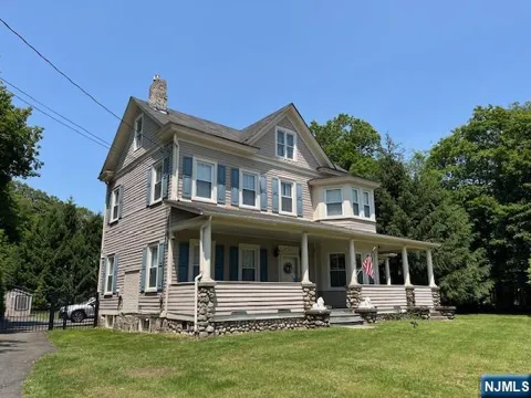 889 Circle Avenue