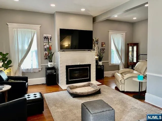 889 Circle Avenue Franklin Lakes, NJ 07417
