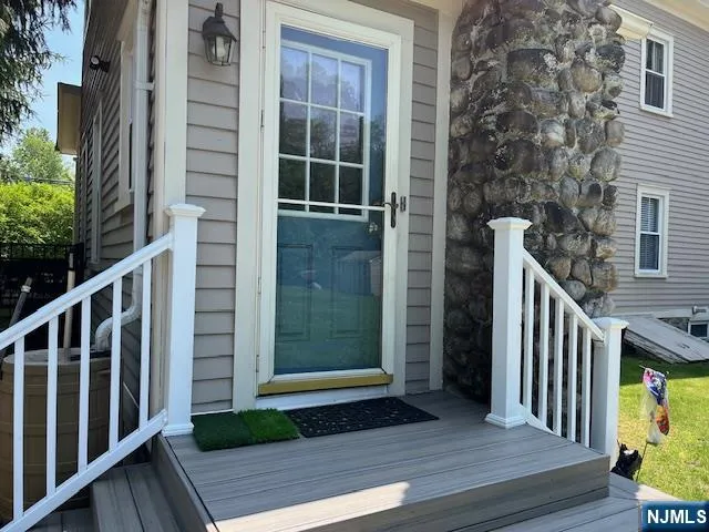 889 Circle Avenue Franklin Lakes, NJ 07417