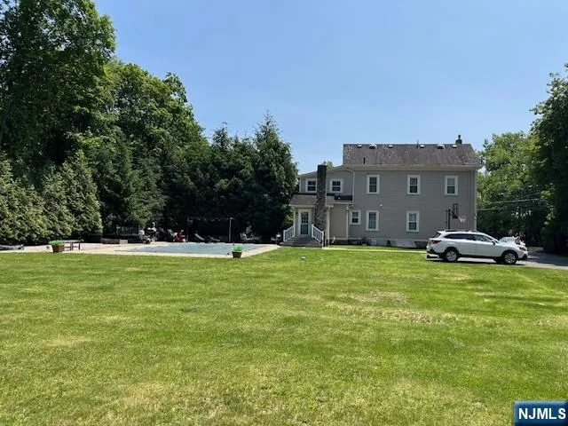 889 Circle Avenue Franklin Lakes, NJ 07417