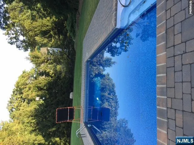 889 Circle Avenue Franklin Lakes, NJ 07417
