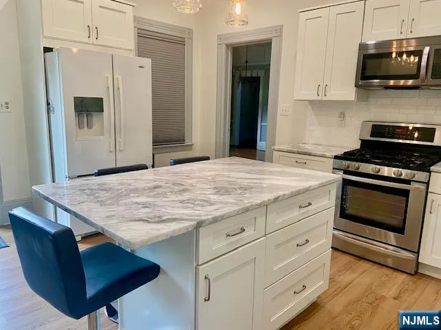 889 Circle Avenue Franklin Lakes, NJ 07417
