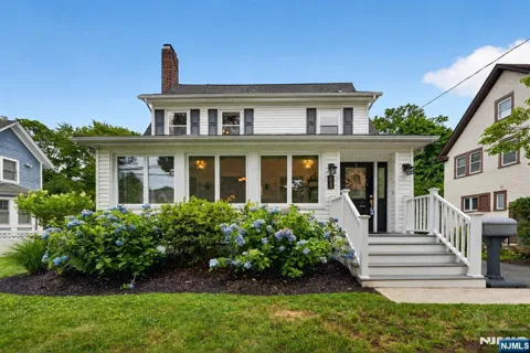453 Maple Avenue