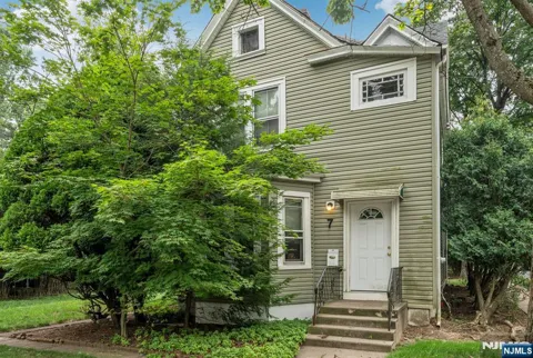 7 Hardenburgh Avenue
