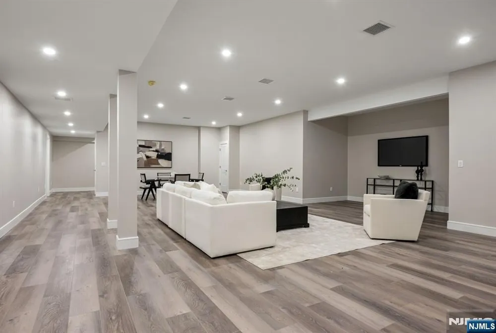 520 Clinton Avenue Wyckoff, NJ 07481