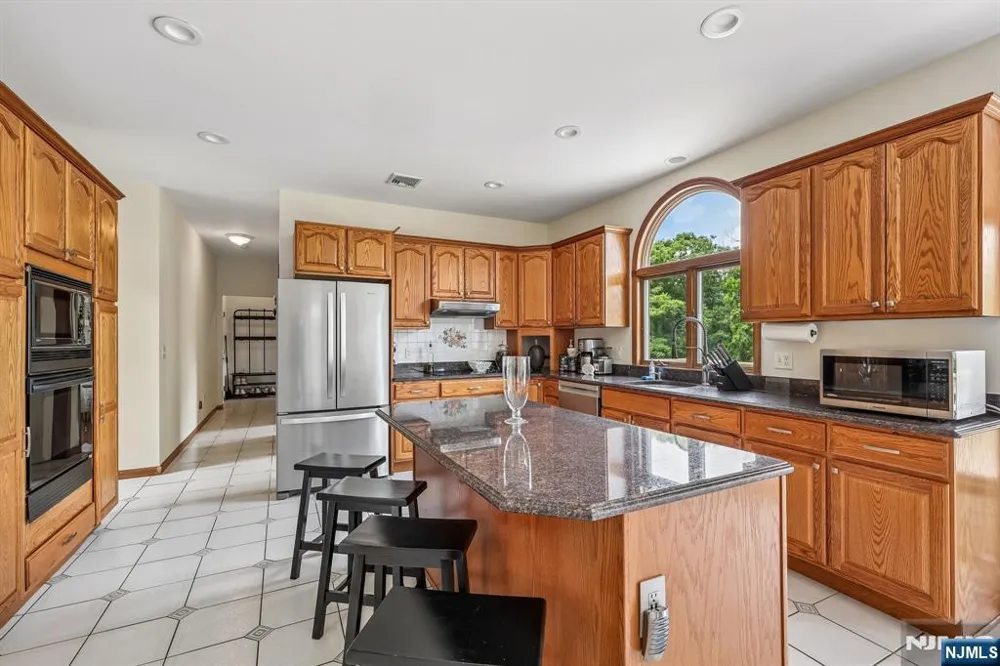 6 Comanche Trail Vernon, NJ 07462