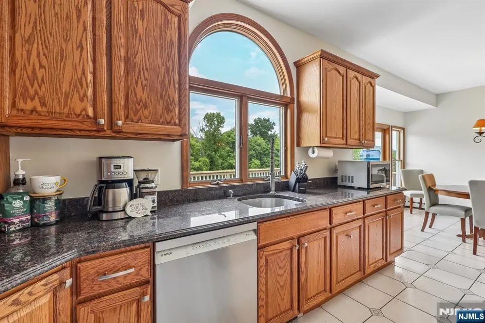 6 Comanche Trail Vernon, NJ 07462