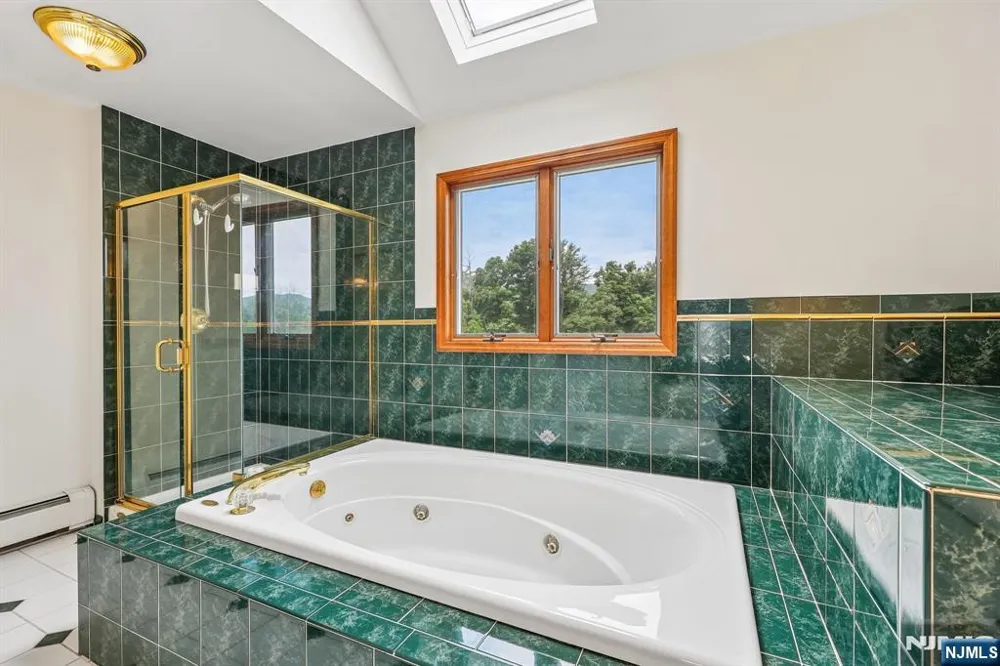 6 Comanche Trail Vernon, NJ 07462