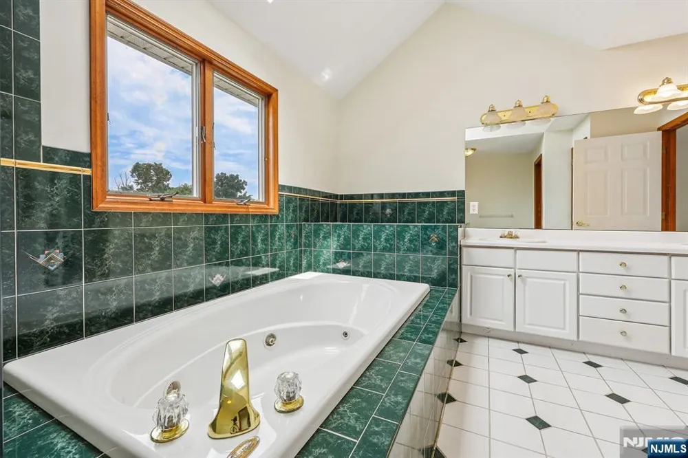6 Comanche Trail Vernon, NJ 07462