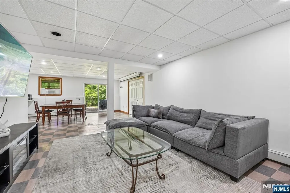 6 Comanche Trail Vernon, NJ 07462