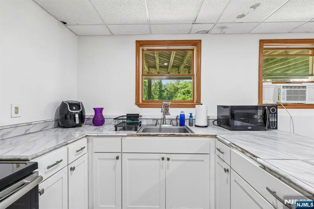 6 Comanche Trail Vernon, NJ 07462
