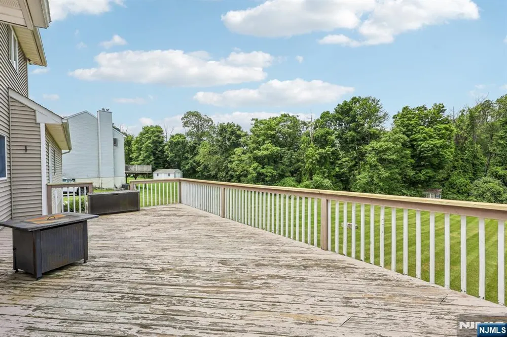 6 Comanche Trail Vernon, NJ 07462
