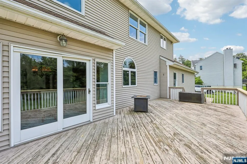 6 Comanche Trail Vernon, NJ 07462
