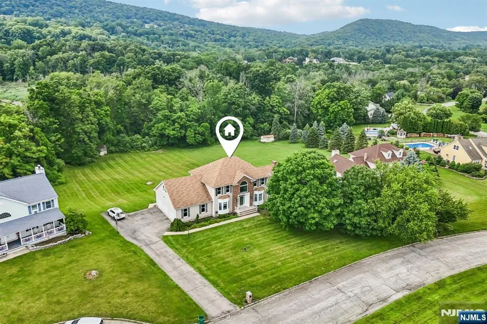 6 Comanche Trail Vernon, NJ 07462