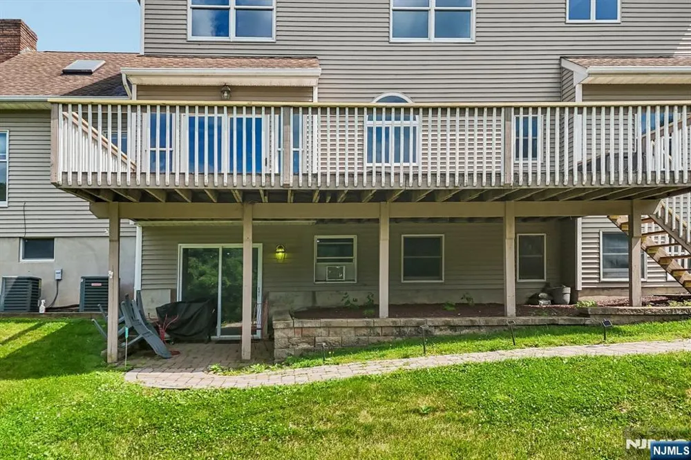 6 Comanche Trail Vernon, NJ 07462
