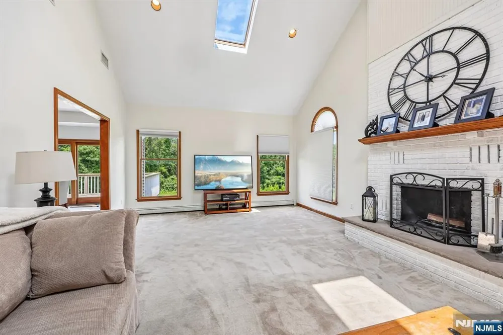 6 Comanche Trail Vernon, NJ 07462