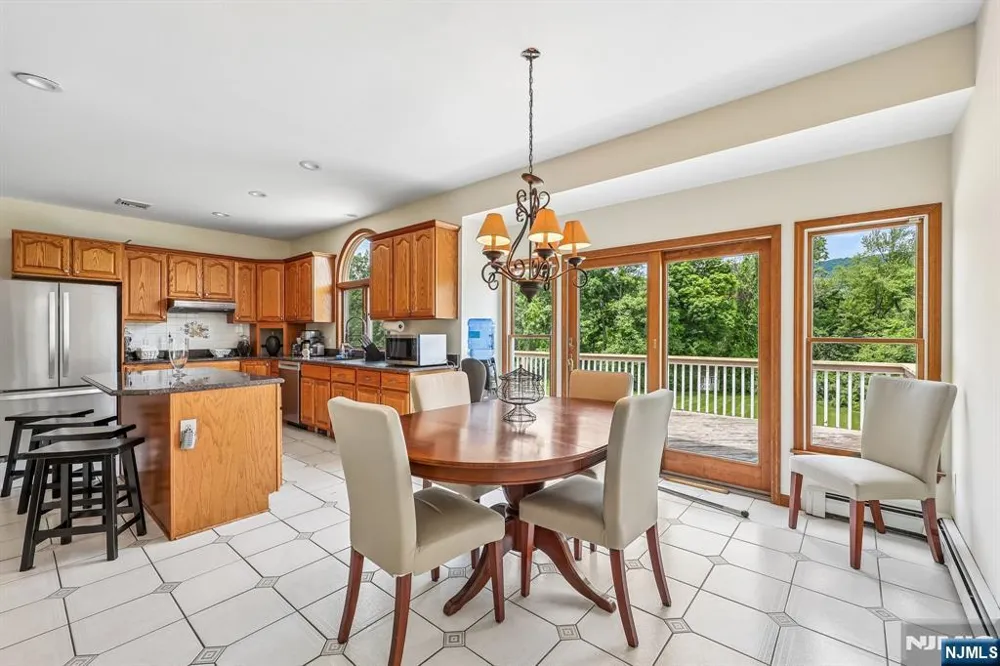 6 Comanche Trail Vernon, NJ 07462