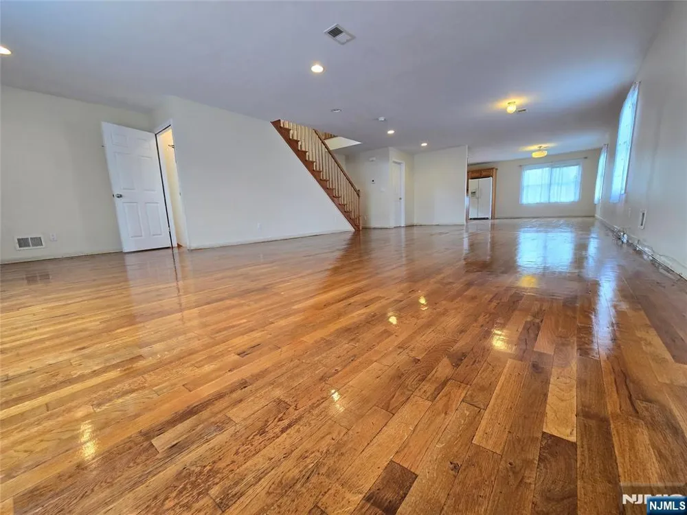 598 Broad Street Carlstadt, NJ 07072