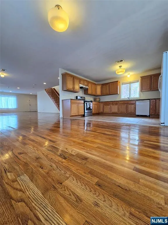 598 Broad Street Carlstadt, NJ 07072