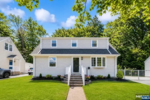 18 Farmingdale Avenue