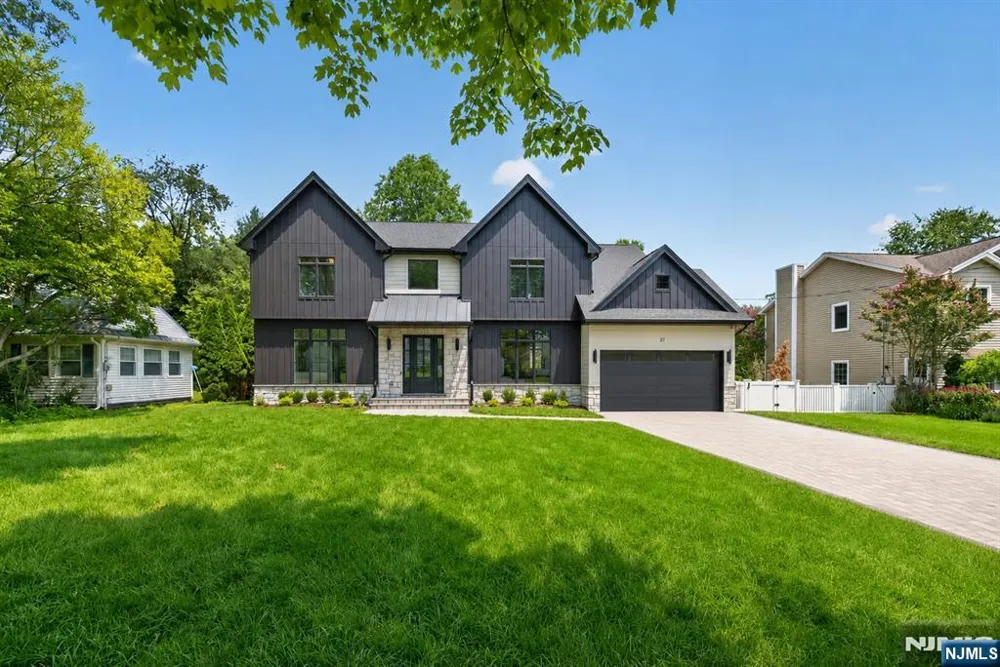 27 Crestwood Drive Glen Rock, NJ 07452