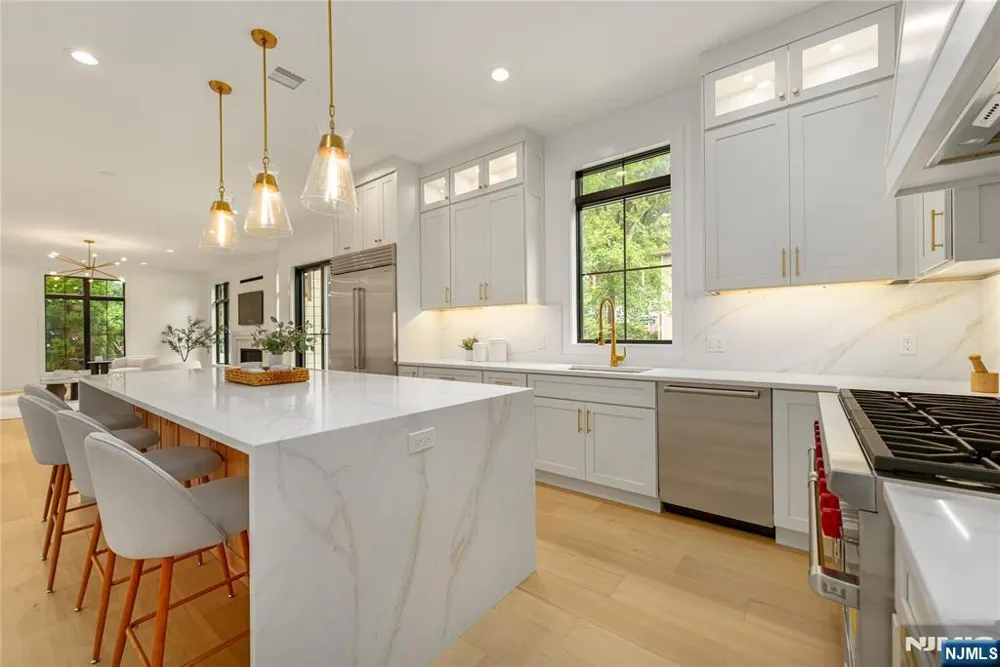 27 Crestwood Drive Glen Rock, NJ 07452